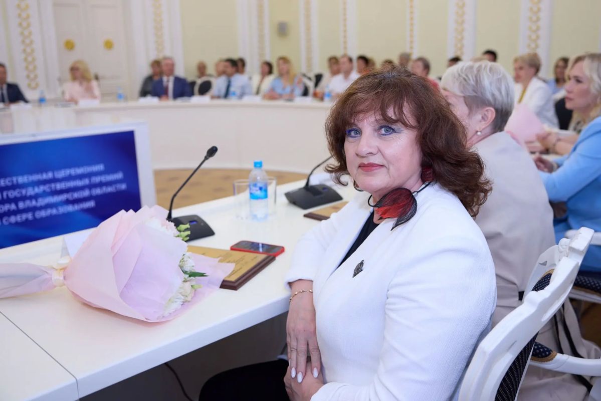 Александр Авдеев: Во Владимире чествовали лучших руководителей сферы образования в регионе Александр Авдеев: Во Владимире чествовали лучших руководителей сферы образования в регионе