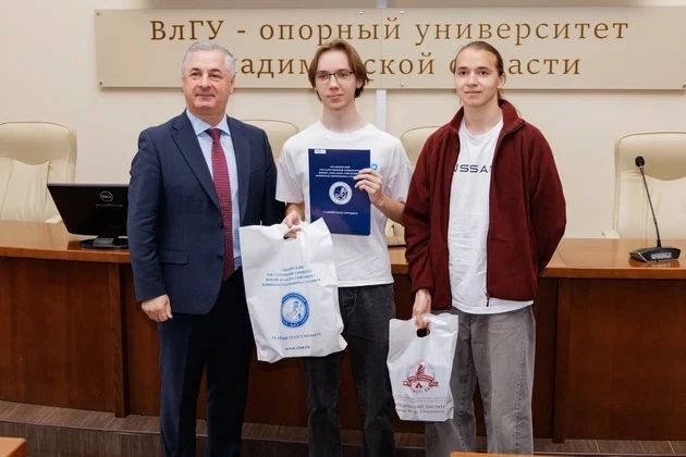 В ВлГУ наградили победителей и призеров олимпиад школьников В ВлГУ наградили победителей и призеров олимпиад школьников