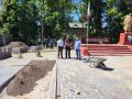 В микрорайоне Красный Октябрь Киржачского муниципального округа продолжаются работы по благоустройству прилегающей территории к Вечному огню