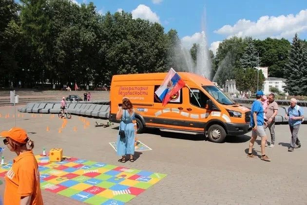 Во Владимире сотрудники Госавтоинспекции отметили 90-летие службы автопробегом Во Владимире сотрудники Госавтоинспекции отметили 90-летие службы автопробегом