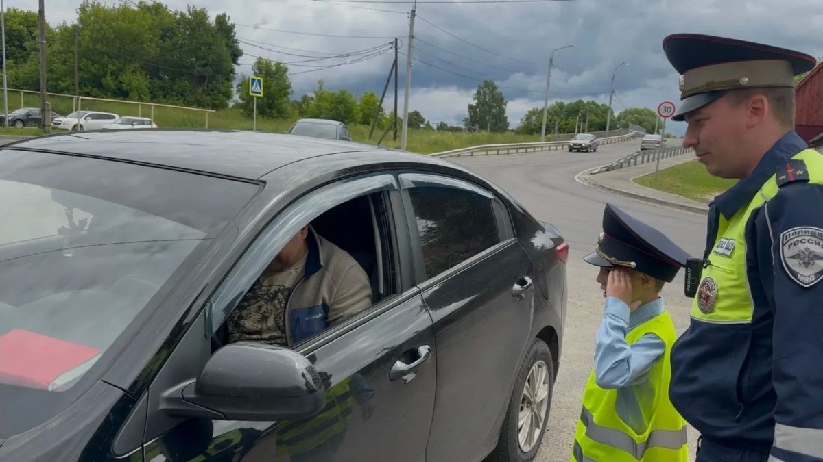 В Камешково сотрудники Госавтоинспекции исполнили мечту юного жителя города В Камешково сотрудники Госавтоинспекции исполнили мечту юного жителя города