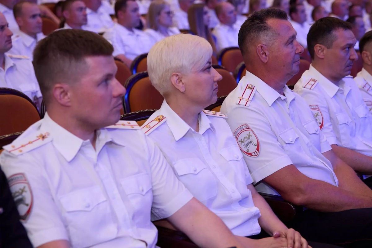 Заместитель председателя Законодательного Собрания области Дмитрий Рожков принял участие в торжественном мероприятии, посвящённом 90-летию создания Госавтоинспекции России Заместитель председателя Законодательного Собрания области Дмитрий Рожков принял участие в торжественном мероприятии, посвящённом 90-летию создания Госавтоинспекции России