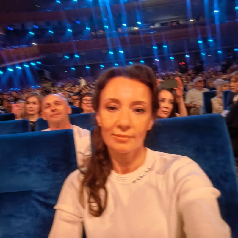 Анна Кузнецова: На главной сцене страны звучат песни о самом главном: о семье, любви и верности! Анна Кузнецова: На главной сцене страны звучат песни о самом главном: о семье, любви и верности!