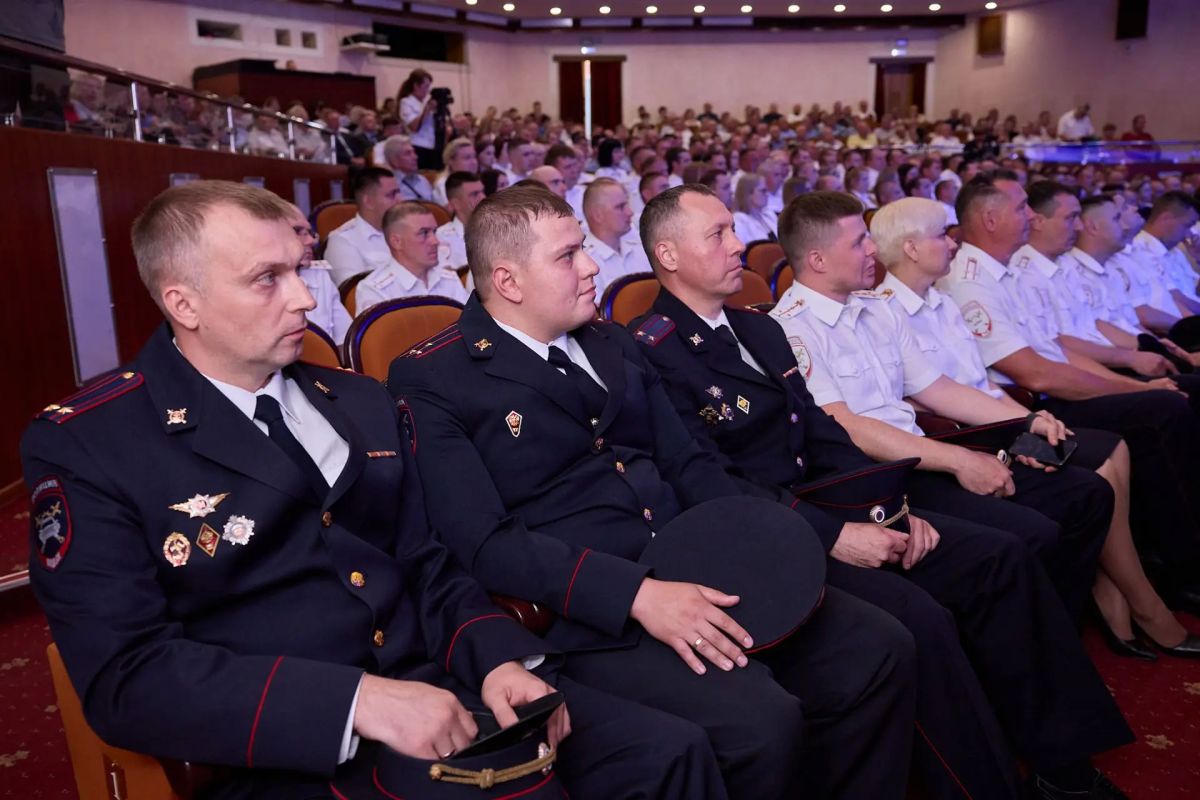 Заместитель председателя Законодательного Собрания области Дмитрий Рожков принял участие в торжественном мероприятии, посвящённом 90-летию создания Госавтоинспекции России Заместитель председателя Законодательного Собрания области Дмитрий Рожков принял участие в торжественном мероприятии, посвящённом 90-летию создания Госавтоинспекции России