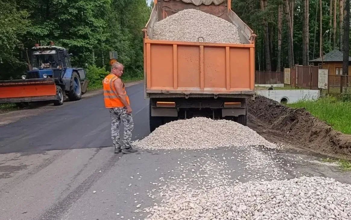 Во Владимирской области ремонтируют дорогу к Свято-Введенской островной пустыни Во Владимирской области ремонтируют дорогу к Свято-Введенской островной пустыни