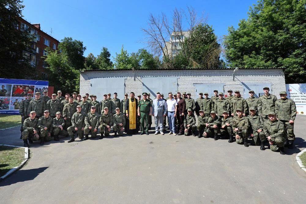 50 призывников Владимирской области отправились на военную службу в научно-производственной роте в Коврове 50 призывников Владимирской области отправились на военную службу в научно-производственной роте в Коврове