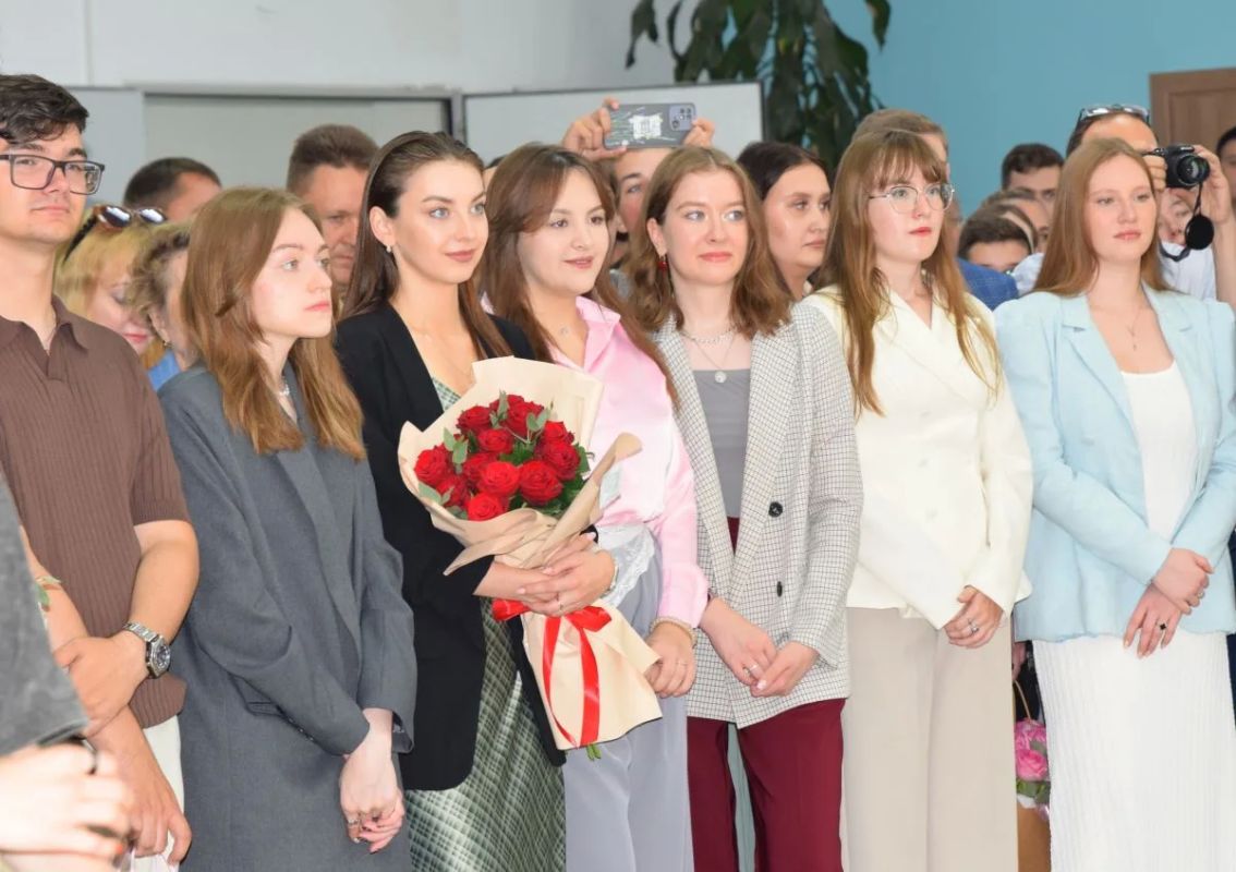 Теперь дипломированные юристы! Теперь дипломированные юристы!
