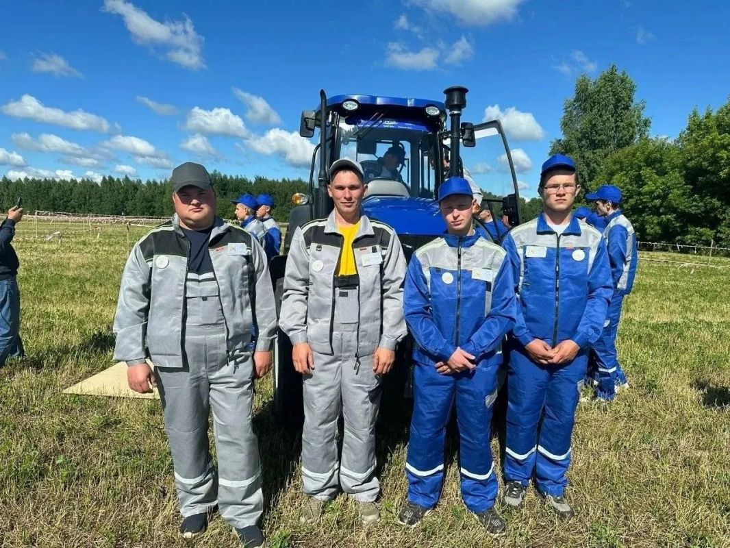Подведены итоги конкурса «Лучший по профессии» в номинациях «Агроном» и «Механизатор» Подведены итоги конкурса «Лучший по профессии» в номинациях «Агроном» и «Механизатор»
