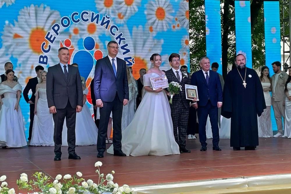 В День семьи, любви и верности в регионе чествовали крепкие супружеские пары В День семьи, любви и верности в регионе чествовали крепкие супружеские пары