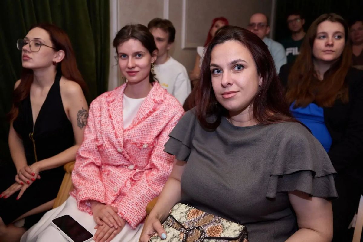 Председатель Законодательного Собрания Ольга Хохлова поздравила выпускников Владимирского филиала Приволжского исследовательского медуниверситета с окончанием ординатуры Председатель Законодательного Собрания Ольга Хохлова поздравила выпускников Владимирского филиала Приволжского исследовательского медуниверситета с окончанием ординатуры