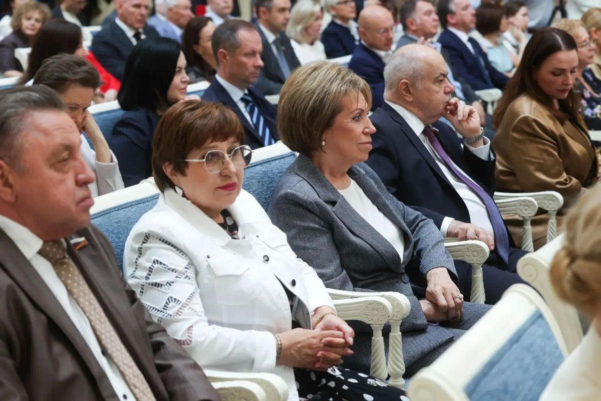 Председатель Законодательного Собрания Владимирской области Ольга Хохлова приняла участие в торжественной церемонии вручения первой Национальной премии Российской Федерации в области народных художественных промыслов... Председатель Законодательного Собрания Владимирской области Ольга Хохлова приняла участие в торжественной церемонии вручения первой Национальной премии Российской Федерации в области народных художественных промыслов...