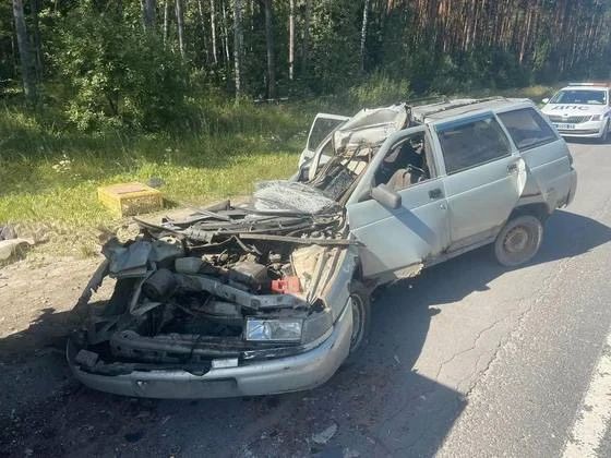 Смертельная авария на М-7: легковушка влетела в большегруз на обочине
