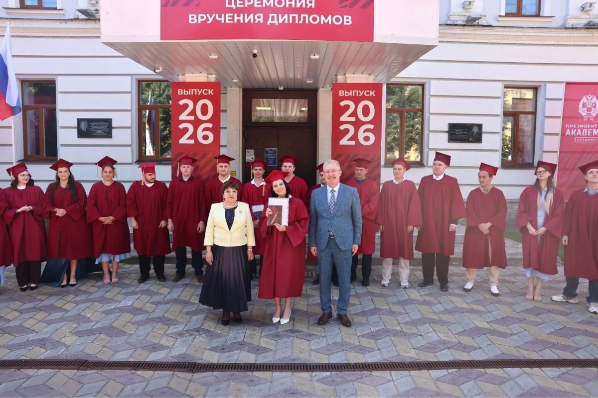 Ольга Хохлова приняла участие в церемонии вручения дипломов выпускникам Владимирского филиала РАНХиГС Ольга Хохлова приняла участие в церемонии вручения дипломов выпускникам Владимирского филиала РАНХиГС