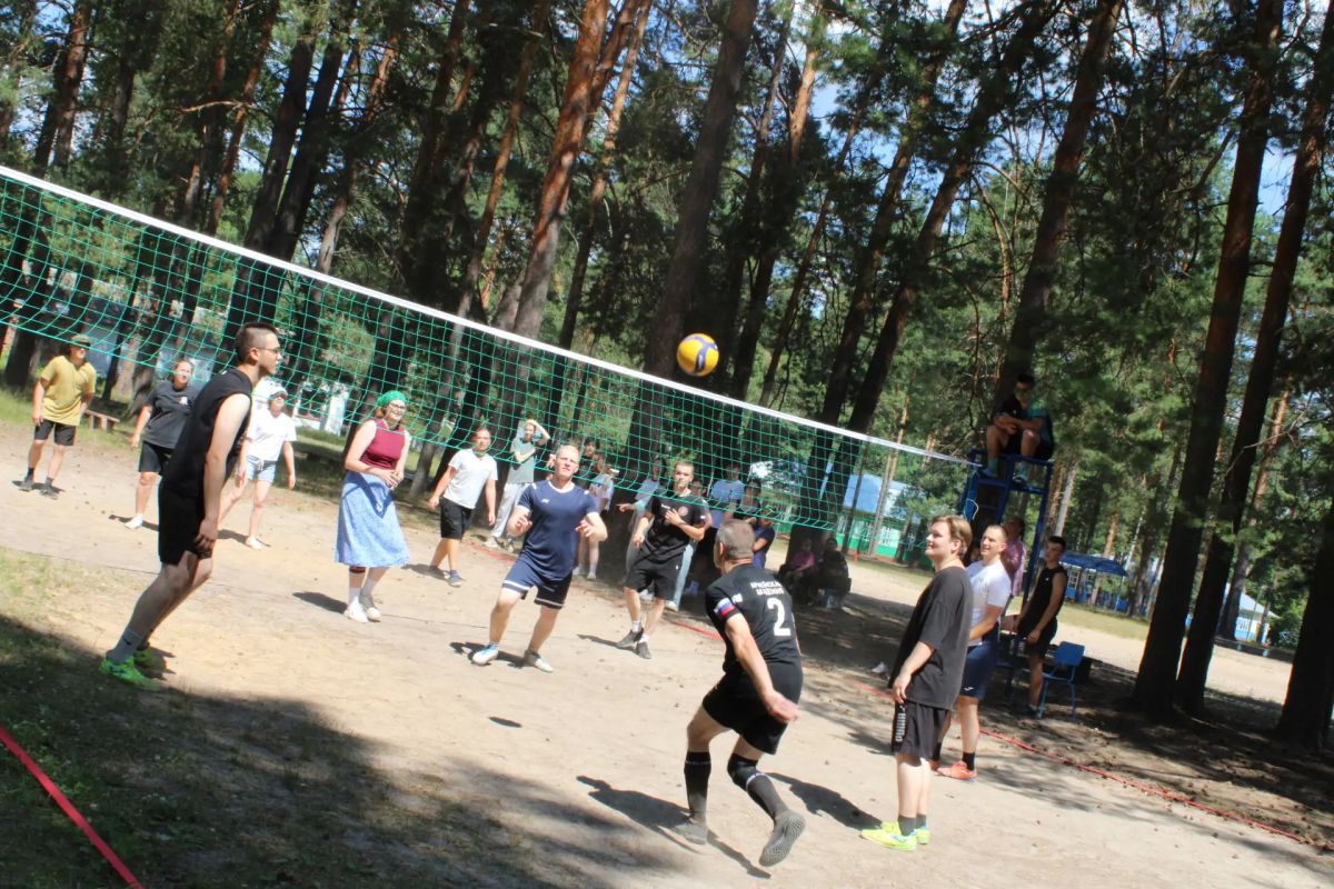 В Гусь-Хрустальном полицейские и общественники организовали спортивный день в загородном лагере В Гусь-Хрустальном полицейские и общественники организовали спортивный день в загородном лагере