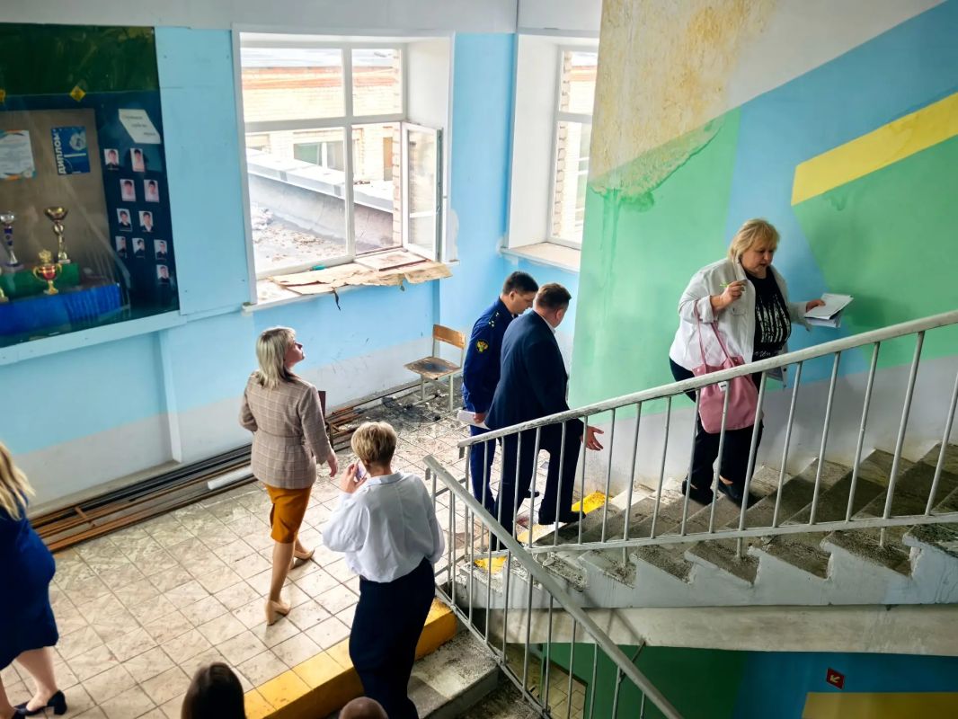 В Коврове прокуратура держит на контроле завершение капитального ремонта здания общеобразовательной школы В Коврове прокуратура держит на контроле завершение капитального ремонта здания общеобразовательной школы