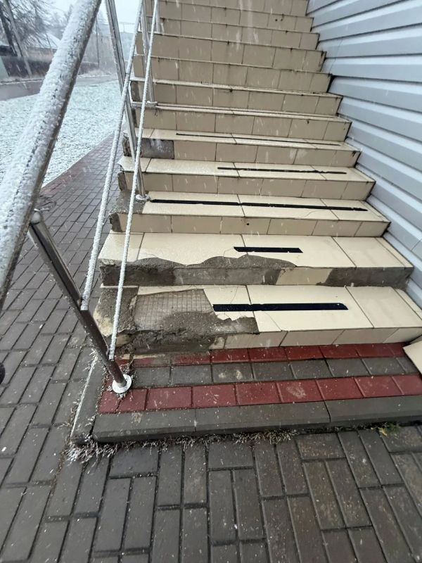 Александровская городская прокуратура добивается приведения зданий, в которых занимаются несовершеннолетние, в соответствие с требованиями закона Александровская городская прокуратура добивается приведения зданий, в которых занимаются несовершеннолетние, в соответствие с требованиями закона