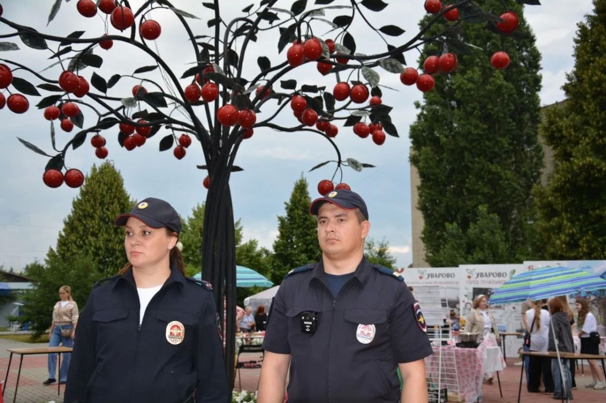 Ирина Волк: Друзья, в России поспела вишня — один из символов русской культуры, – помните чеховский «Вишнёвый сад»? Сегодня вишня ассоциируется ещё и с двумя яркими фестивалями — «Вишневарово» в Тамбовской области и... Ирина Волк: Друзья, в России поспела вишня — один из символов русской культуры, – помните чеховский «Вишнёвый сад»? Сегодня вишня ассоциируется ещё и с двумя яркими фестивалями — «Вишневарово» в Тамбовской области и...