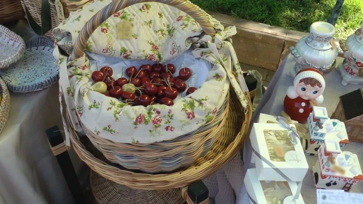 Ирина Волк: Друзья, в России поспела вишня — один из символов русской культуры, – помните чеховский «Вишнёвый сад»? Сегодня вишня ассоциируется ещё и с двумя яркими фестивалями — «Вишневарово» в Тамбовской области и... Ирина Волк: Друзья, в России поспела вишня — один из символов русской культуры, – помните чеховский «Вишнёвый сад»? Сегодня вишня ассоциируется ещё и с двумя яркими фестивалями — «Вишневарово» в Тамбовской области и...