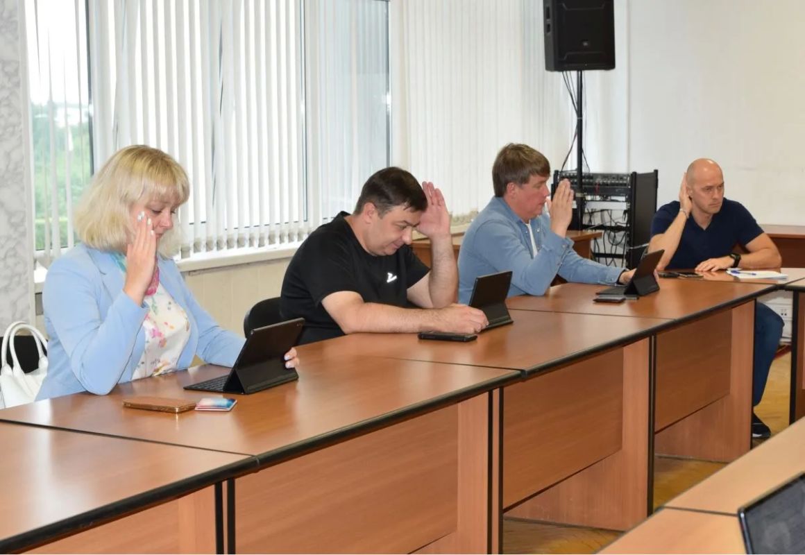 25 июля на своем заседании Избирательная комиссия Владимирской области зарегистрировала кандидатов в депутаты Государственной Думы девятого созыва Вадима Сереброва и Ивана Ростовцева, выдвинутых партией КПРФ – политическая... 25 июля на своем заседании Избирательная комиссия Владимирской области зарегистрировала кандидатов в депутаты Государственной Думы девятого созыва Вадима Сереброва и Ивана Ростовцева, выдвинутых партией КПРФ – политическая...