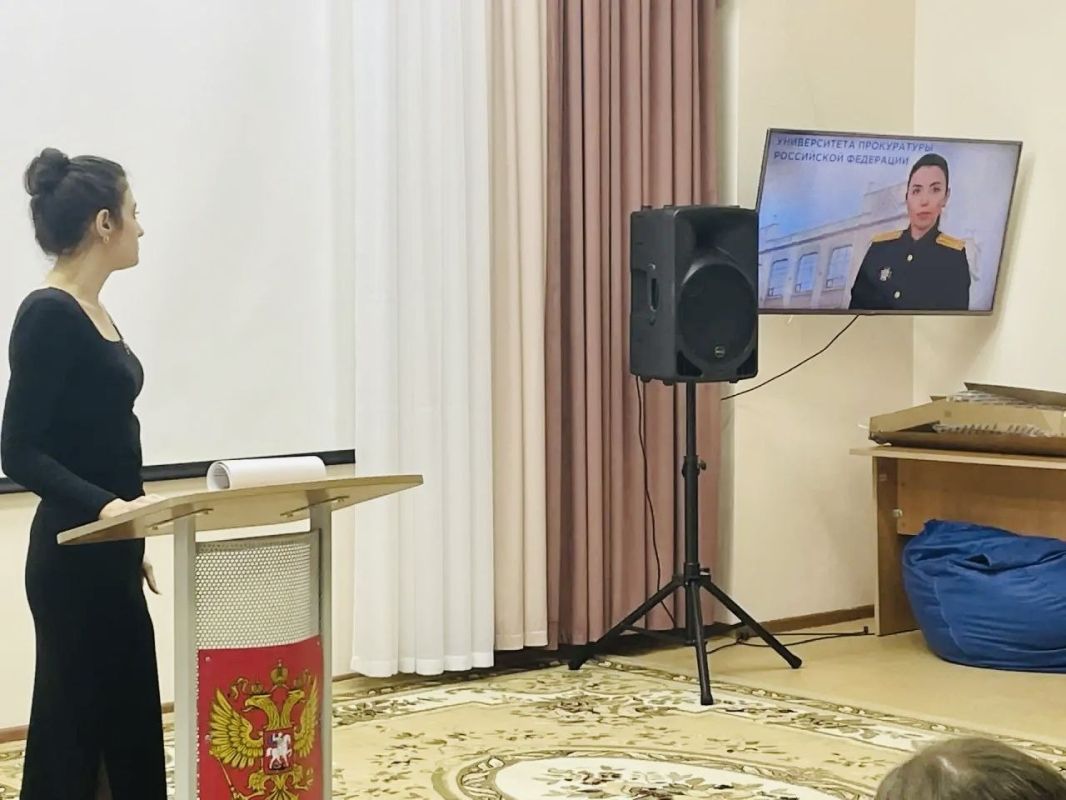 Помощник Муромского городского прокурора Анастасия Манякина рассказала подопечным Дома-интерната для престарелых и инвалидов, как не стать жертвой мошенников» Помощник Муромского городского прокурора Анастасия Манякина рассказала подопечным Дома-интерната для престарелых и инвалидов, как не стать жертвой мошенников»