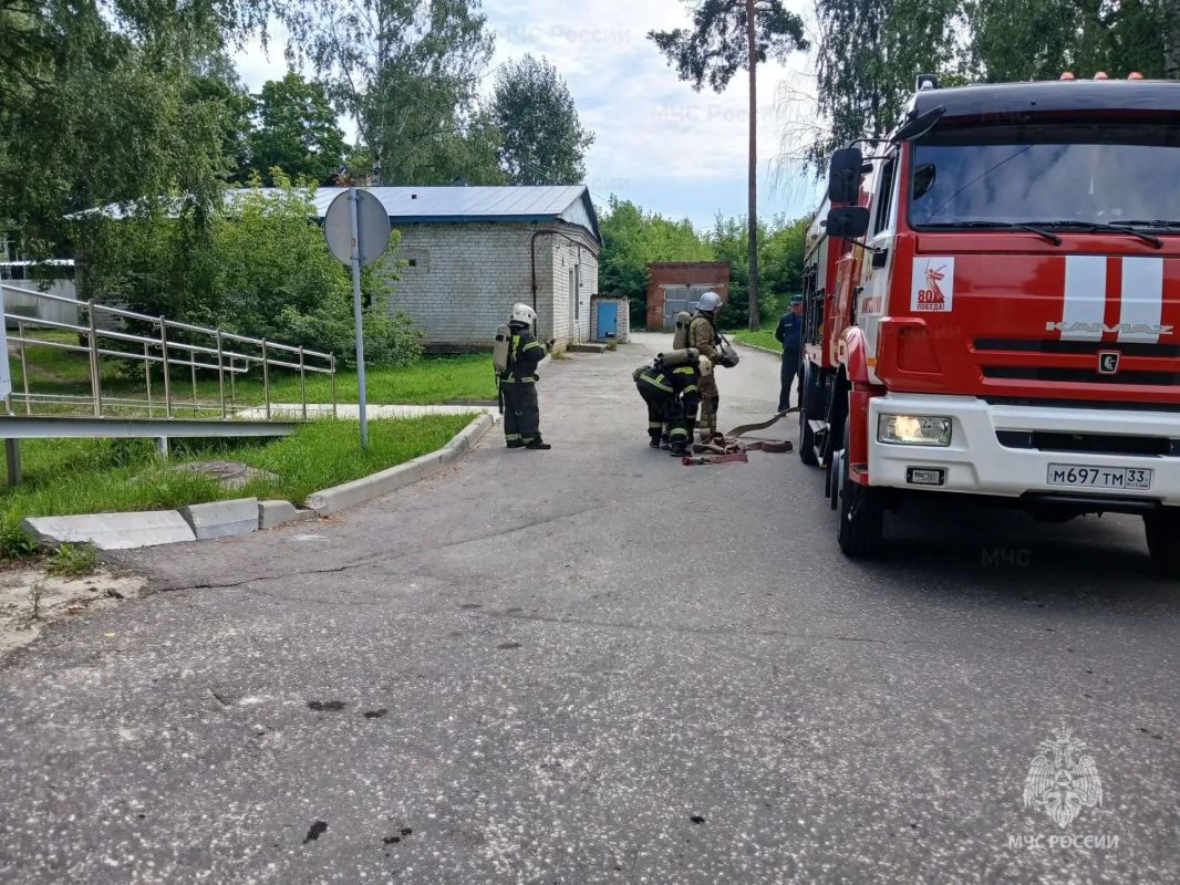На базе Камешковской ЦРБ прошло пожарно-тактическое учение На базе Камешковской ЦРБ прошло пожарно-тактическое учение