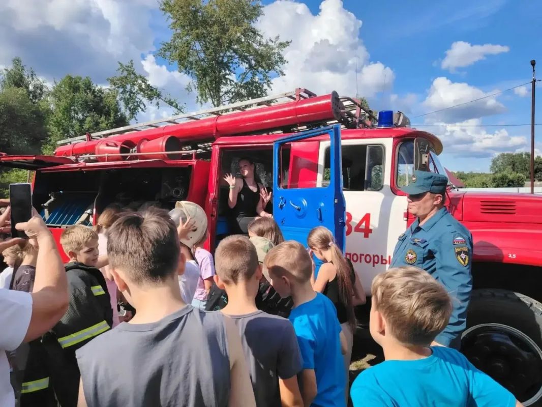Более 10 000 детей в оздоровительных лагерях области изучили основы безопасной жизнедеятельности Более 10 000 детей в оздоровительных лагерях области изучили основы безопасной жизнедеятельности