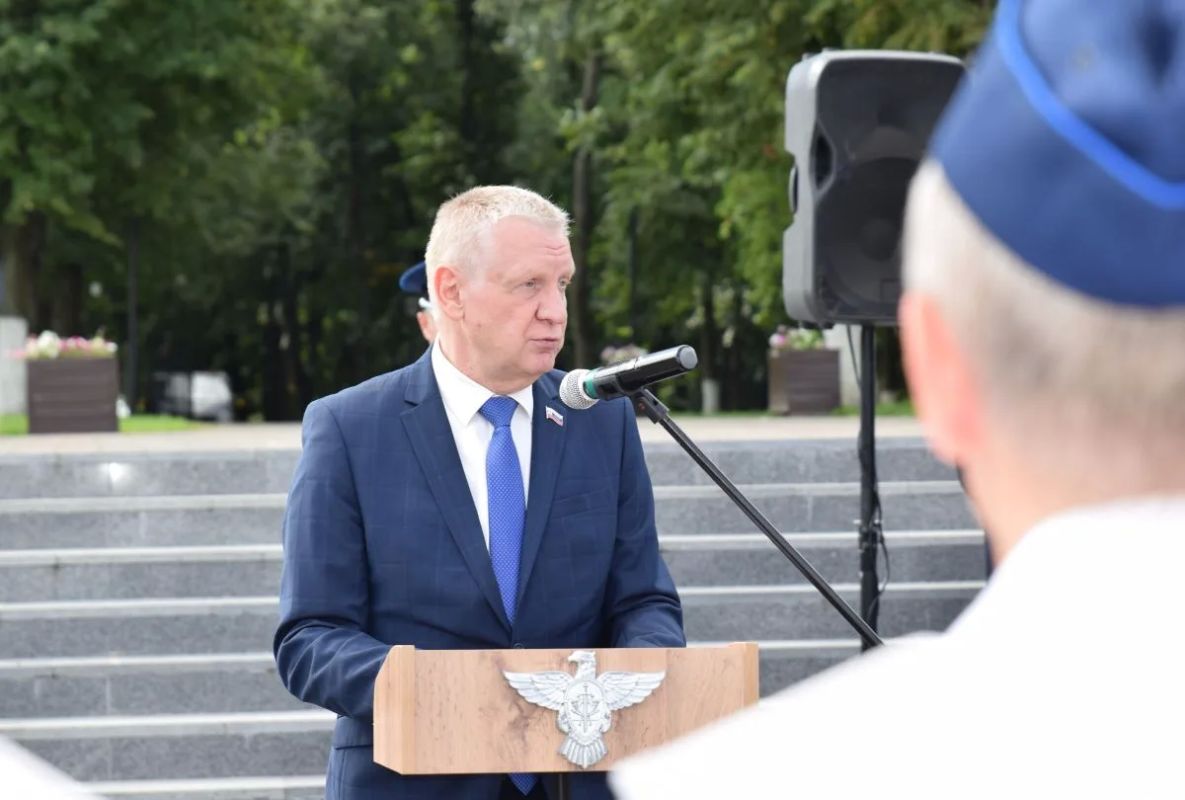 Вадим Минаев поздравил сотрудников Спецсвязи с профессиональным праздником Вадим Минаев поздравил сотрудников Спецсвязи с профессиональным праздником