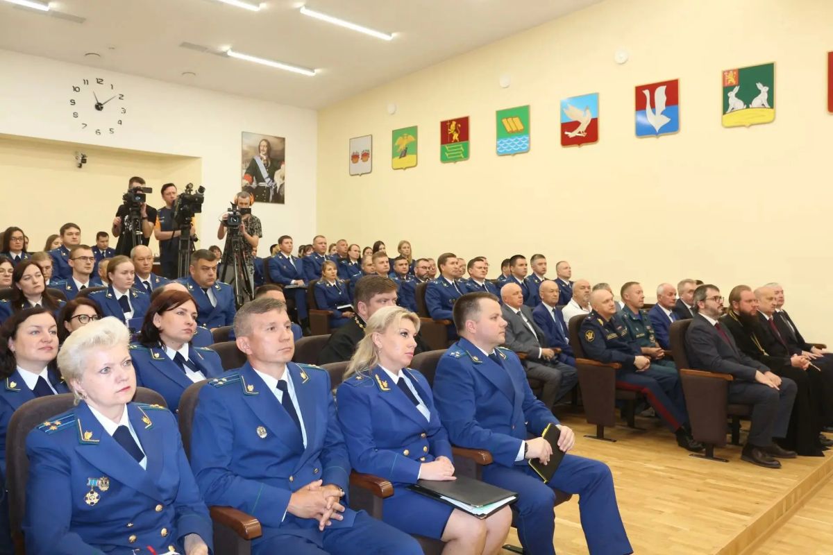 Александр Авдеев: Заместитель Генерального прокурора РФ Юрий Пономарёв представил нового прокурора Владимирской области Юлию Калистову Александр Авдеев: Заместитель Генерального прокурора РФ Юрий Пономарёв представил нового прокурора Владимирской области Юлию Калистову
