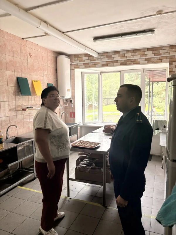 Прокурор Меленковского района Роман Сурков с рабочим визитом посетил Папулинский дом-интерат милосердия для престарелых и инвалидов Прокурор Меленковского района Роман Сурков с рабочим визитом посетил Папулинский дом-интерат милосердия для престарелых и инвалидов