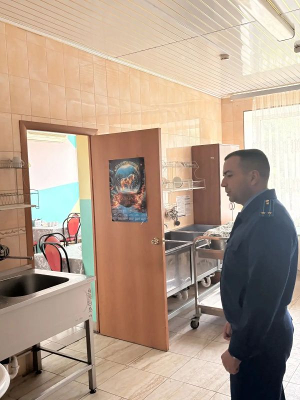 Прокурор Меленковского района Роман Сурков с рабочим визитом посетил Папулинский дом-интерат милосердия для престарелых и инвалидов Прокурор Меленковского района Роман Сурков с рабочим визитом посетил Папулинский дом-интерат милосердия для престарелых и инвалидов
