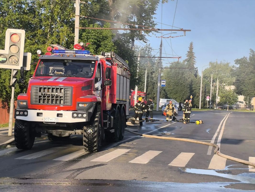 Во Владимире произошел пожар в заброшенном доме на Луначарского Во Владимире произошел пожар в заброшенном доме на Луначарского
