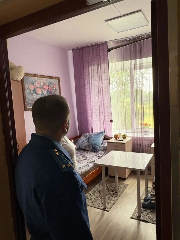 Прокурор Меленковского района Роман Сурков с рабочим визитом посетил Папулинский дом-интерат милосердия для престарелых и инвалидов Прокурор Меленковского района Роман Сурков с рабочим визитом посетил Папулинский дом-интерат милосердия для престарелых и инвалидов