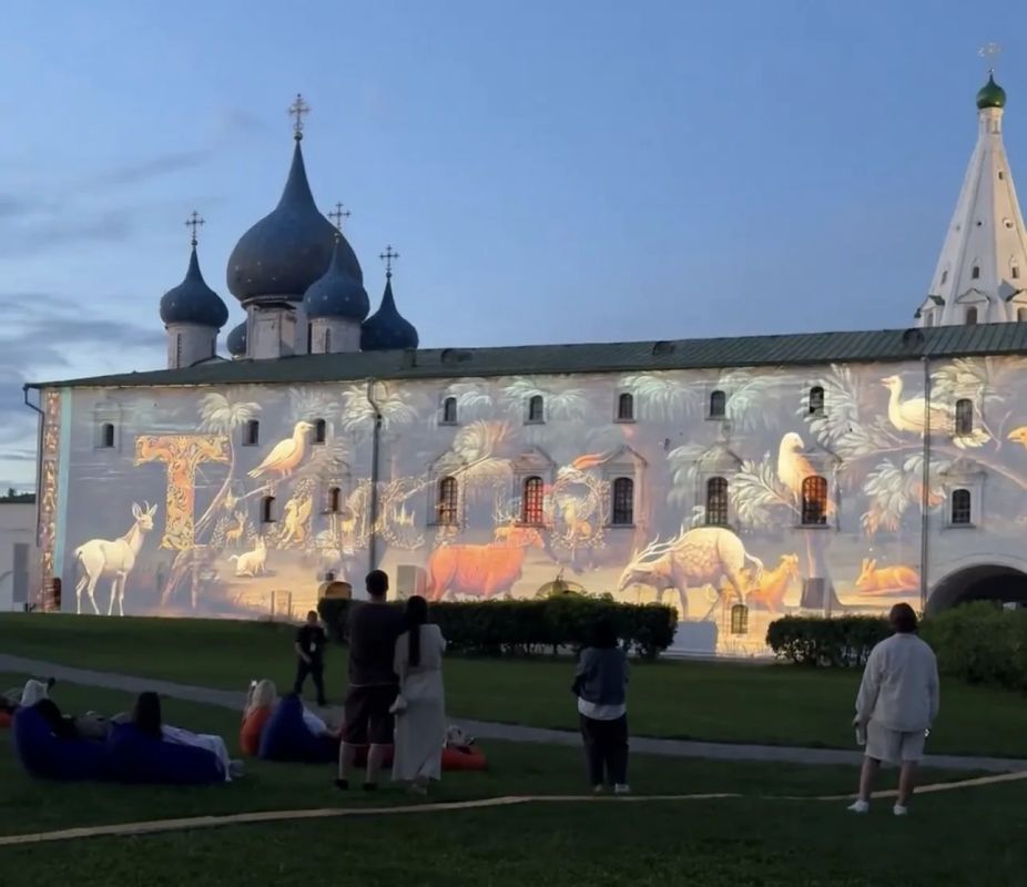 Сегодня вечером жители и гости Суздаля могут бесплатно посмотреть уникальное шоу Сегодня вечером жители и гости Суздаля могут бесплатно посмотреть уникальное шоу