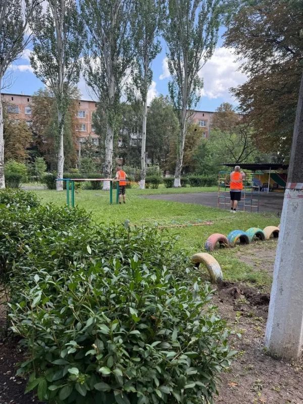 Владимирские специалисты начали ремонт в детсаду подшефного Кировского Владимирские специалисты начали ремонт в детсаду подшефного Кировского