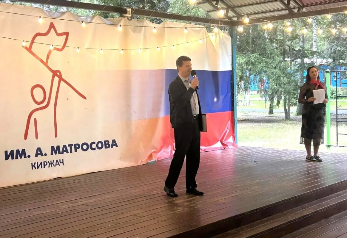 Молодежь Киржачского муниципального округа освоила стиль плаката, чтобы ярко рассказать о выборах! Молодежь Киржачского муниципального округа освоила стиль плаката, чтобы ярко рассказать о выборах!