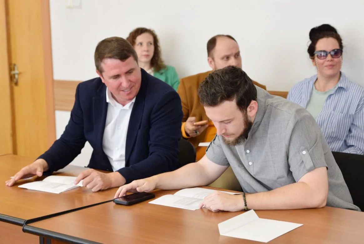 Облизбирком провел жеребьевку по распределению бесплатной печатной площади и бесплатного эфирного времени для агитации на выборах депутатов Госдумы Облизбирком провел жеребьевку по распределению бесплатной печатной площади и бесплатного эфирного времени для агитации на выборах депутатов Госдумы