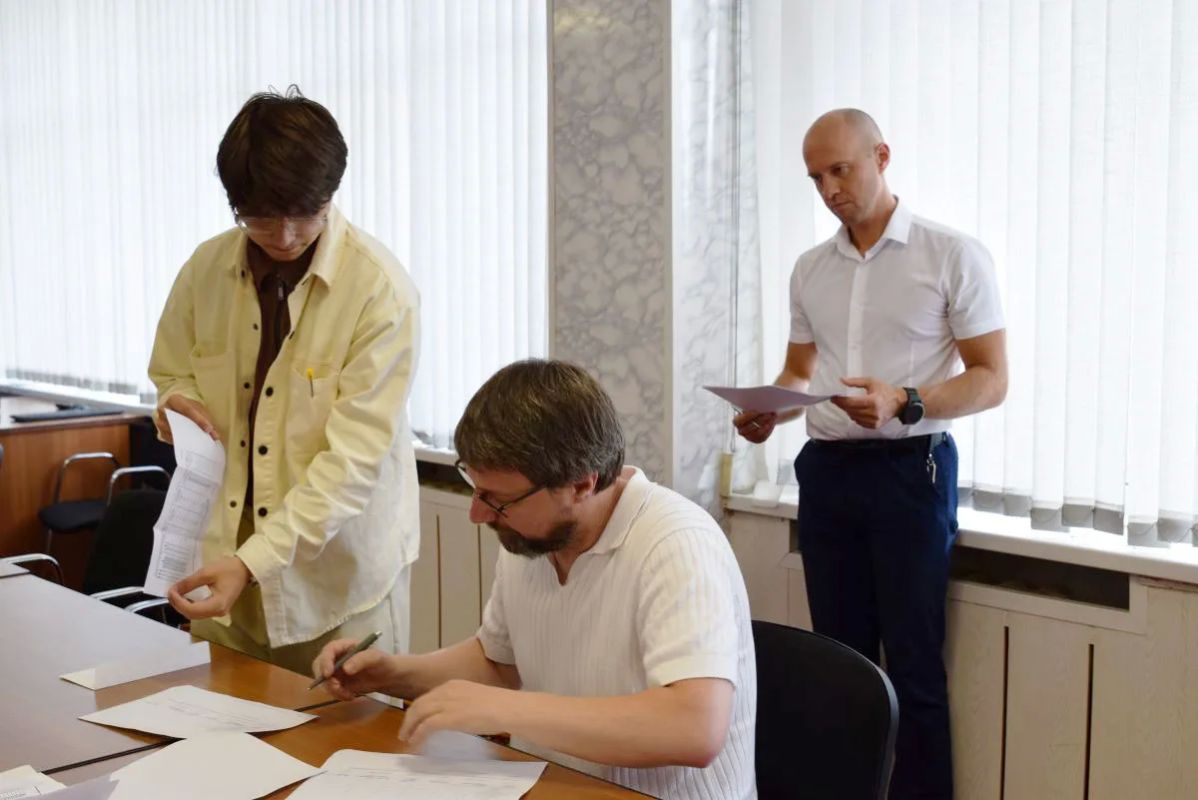 Облизбирком провел жеребьевку по распределению бесплатной печатной площади и бесплатного эфирного времени для агитации на выборах депутатов Госдумы Облизбирком провел жеребьевку по распределению бесплатной печатной площади и бесплатного эфирного времени для агитации на выборах депутатов Госдумы