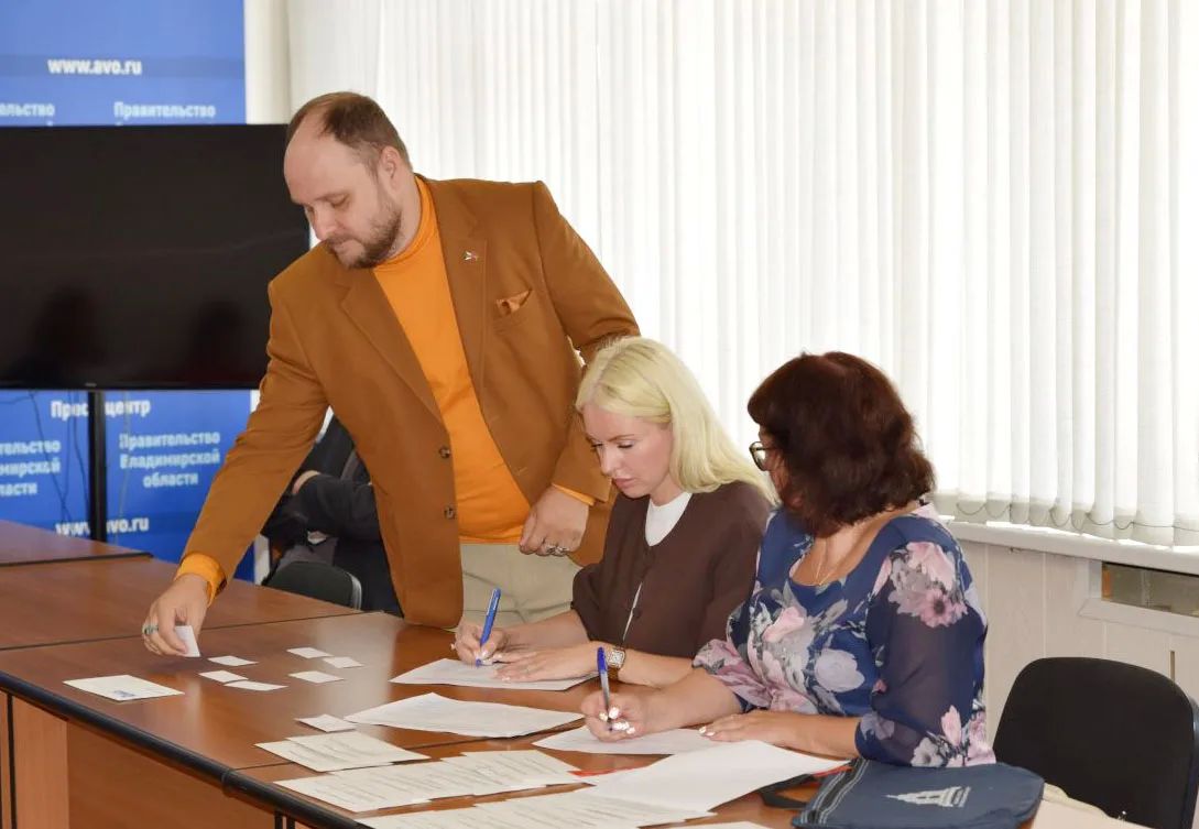 Облизбирком провел жеребьевку по распределению бесплатной печатной площади и бесплатного эфирного времени для агитации на выборах депутатов Госдумы Облизбирком провел жеребьевку по распределению бесплатной печатной площади и бесплатного эфирного времени для агитации на выборах депутатов Госдумы