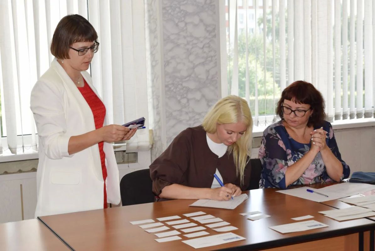 Облизбирком провел жеребьевку по распределению бесплатной печатной площади и бесплатного эфирного времени для агитации на выборах депутатов Госдумы Облизбирком провел жеребьевку по распределению бесплатной печатной площади и бесплатного эфирного времени для агитации на выборах депутатов Госдумы