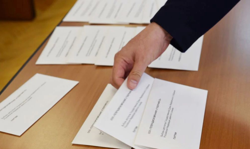 Облизбирком провел жеребьевку по распределению бесплатной печатной площади и бесплатного эфирного времени для агитации на выборах депутатов Госдумы Облизбирком провел жеребьевку по распределению бесплатной печатной площади и бесплатного эфирного времени для агитации на выборах депутатов Госдумы