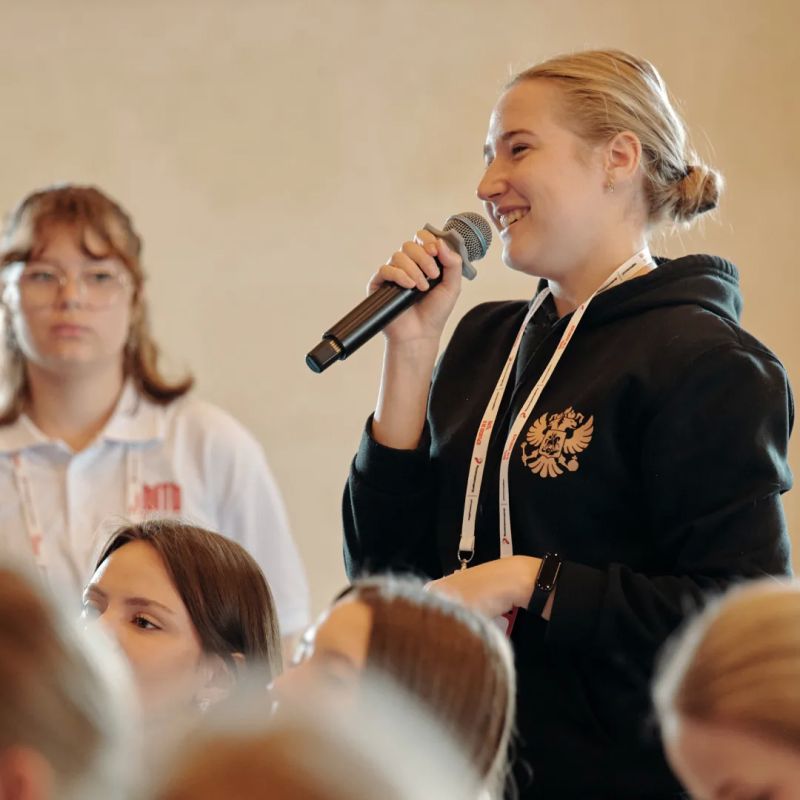 Голос наставника должны слышать! Как представить себя, удержать внимание аудитории и превратить важную мысль в историю, которая действительно запомнится? Голос наставника должны слышать! Как представить себя, удержать внимание аудитории и превратить важную мысль в историю, которая действительно запомнится?