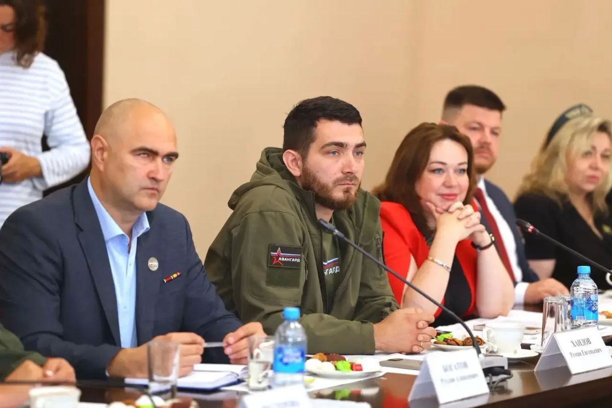 Во Владимирской области обсудили участие ветеранов СВО в патриотическом воспитании молодежи Во Владимирской области обсудили участие ветеранов СВО в патриотическом воспитании молодежи