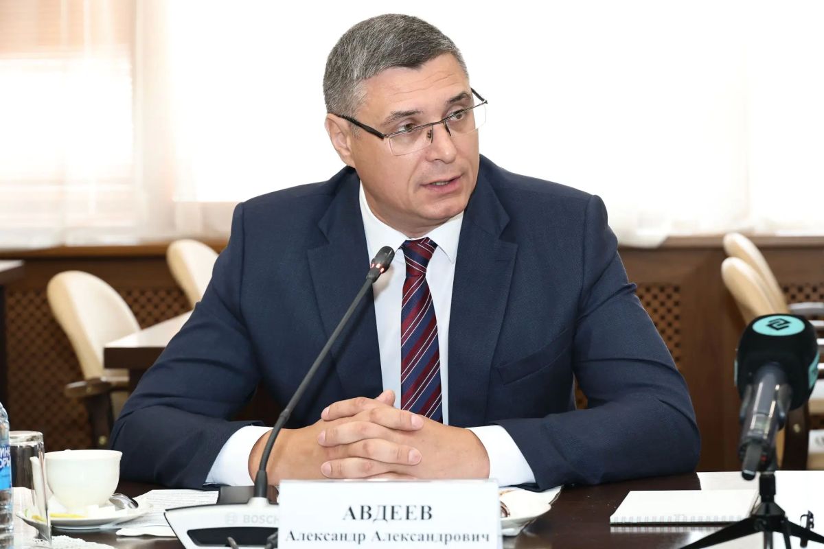 Александр Авдеев: «Опыт настоящих патриотов бесценен и в воспитании» Александр Авдеев: «Опыт настоящих патриотов бесценен и в воспитании»