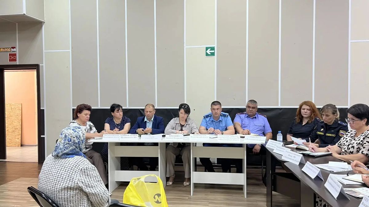 Исполняющий обязанности прокурора Меленковского района Евгений Муравьев принял участие в «Правовом поезде» Исполняющий обязанности прокурора Меленковского района Евгений Муравьев принял участие в «Правовом поезде»