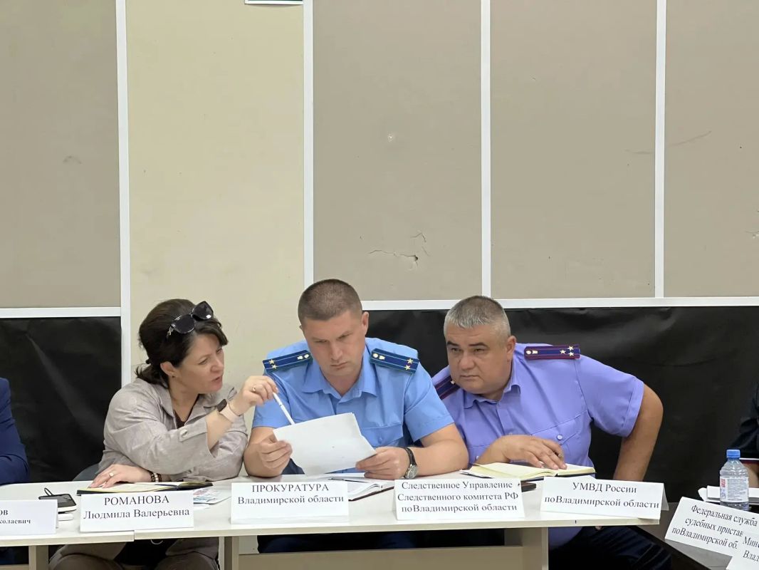 Исполняющий обязанности прокурора Меленковского района Евгений Муравьев принял участие в «Правовом поезде» Исполняющий обязанности прокурора Меленковского района Евгений Муравьев принял участие в «Правовом поезде»