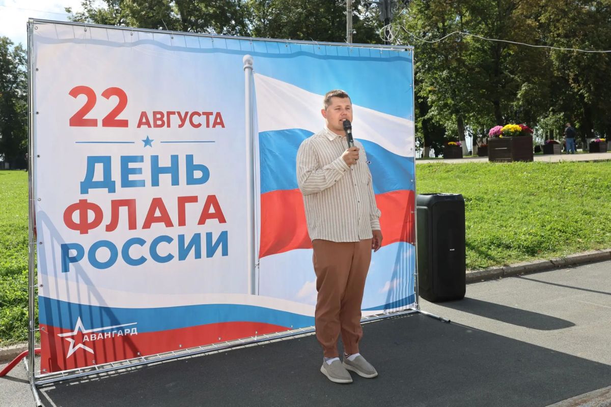 Во Владимирской области состоялась патриотическая акция «Под флагом России» Во Владимирской области состоялась патриотическая акция «Под флагом России»