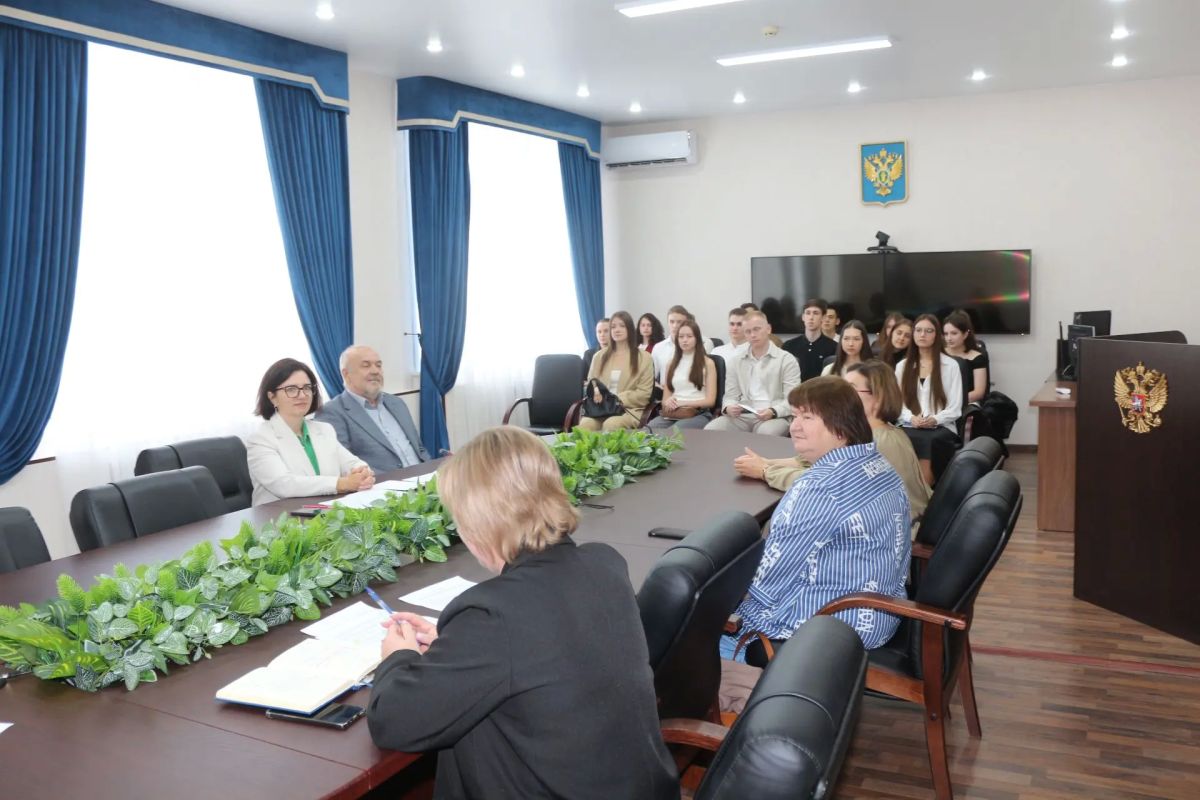 В прокуратуре области проведен круглый стол со студентами, обучающимися по целевым направлениям прокуратуры В прокуратуре области проведен круглый стол со студентами, обучающимися по целевым направлениям прокуратуры