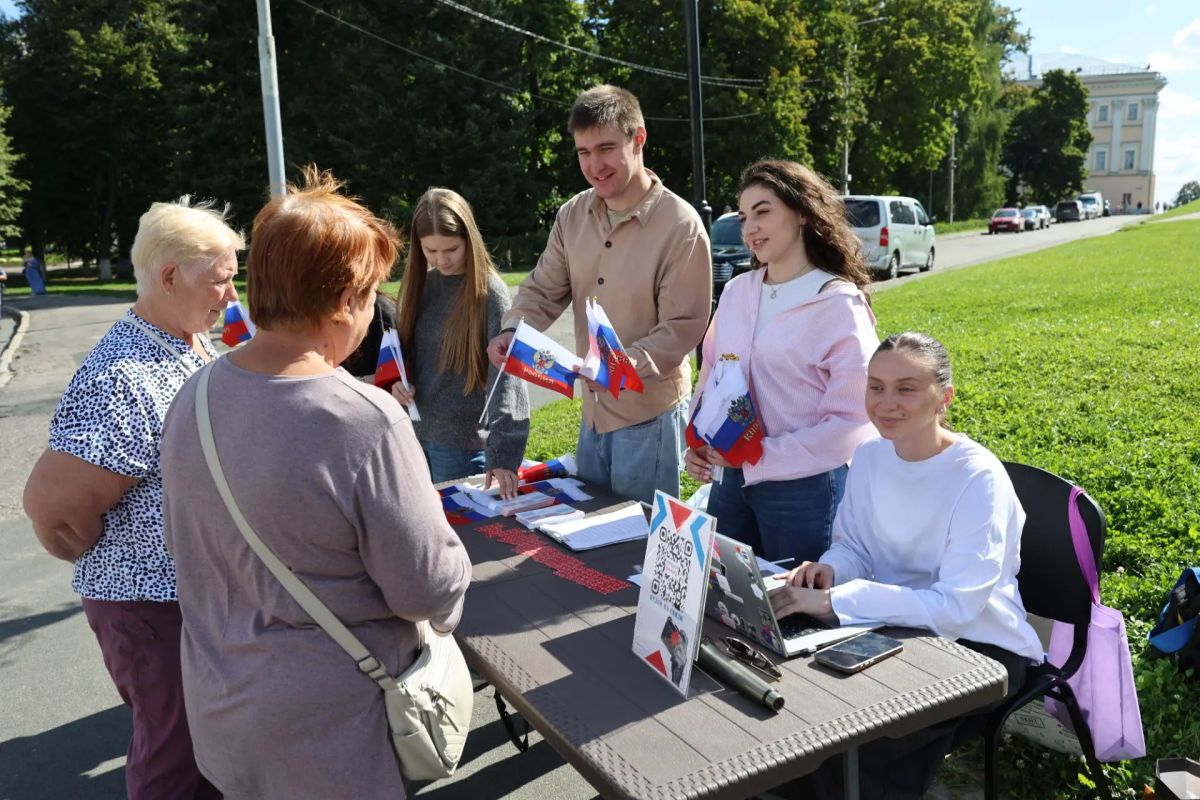 Во Владимирской области состоялась патриотическая акция «Под флагом России» Во Владимирской области состоялась патриотическая акция «Под флагом России»