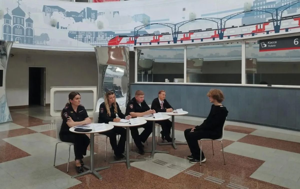 Во Владимире в здании железнодорожного вокзала сотрудники транспортной полиции организовали акцию «Час пассажира»