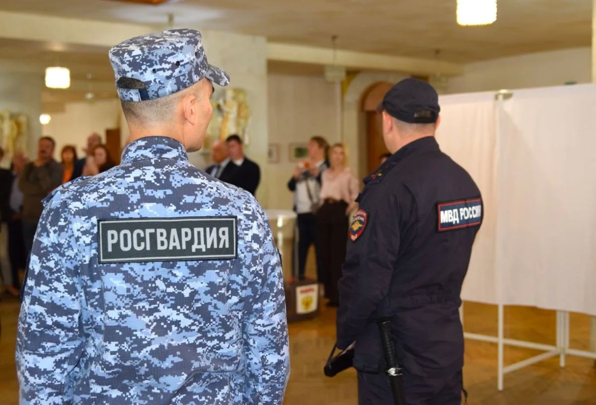 МЧС, МВД, Росгвардия и организаторы выборов региона провели тренировку перед Единым днем голосования МЧС, МВД, Росгвардия и организаторы выборов региона провели тренировку перед Единым днем голосования